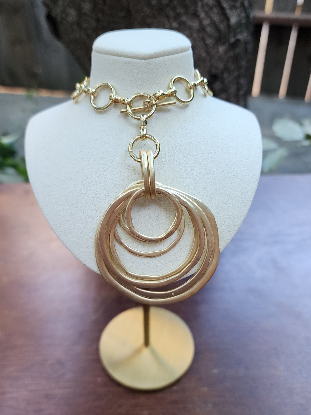 Matte Gold Multi Ring Asymmetrical Circle Pendant Toggle Chain Stmnt Necklace